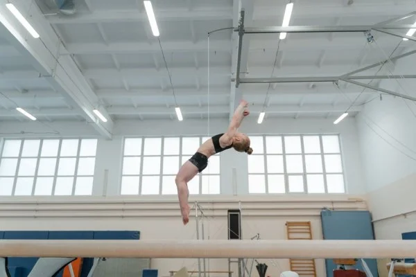 gymnast landing dismount